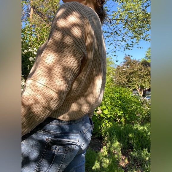 Pink sweater - Picture 3 of 3